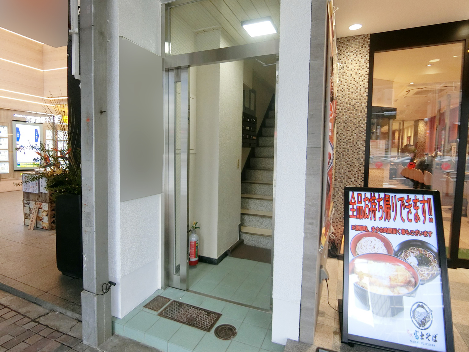 オフィスビル出入口