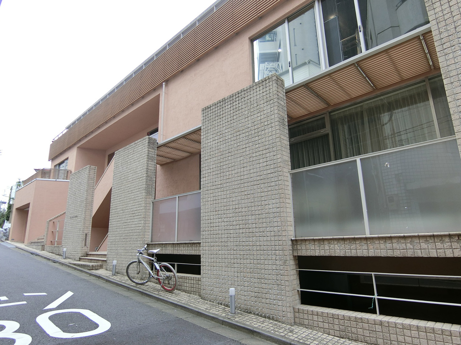 オフィスビル1階の様子