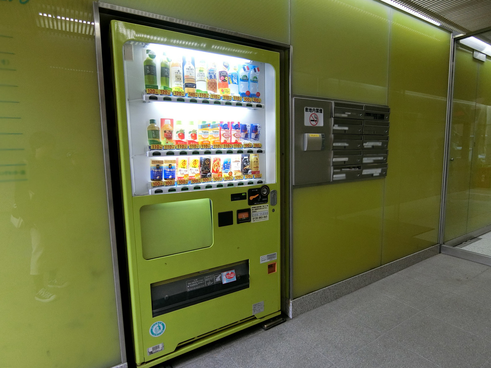 1階にある自動販売機