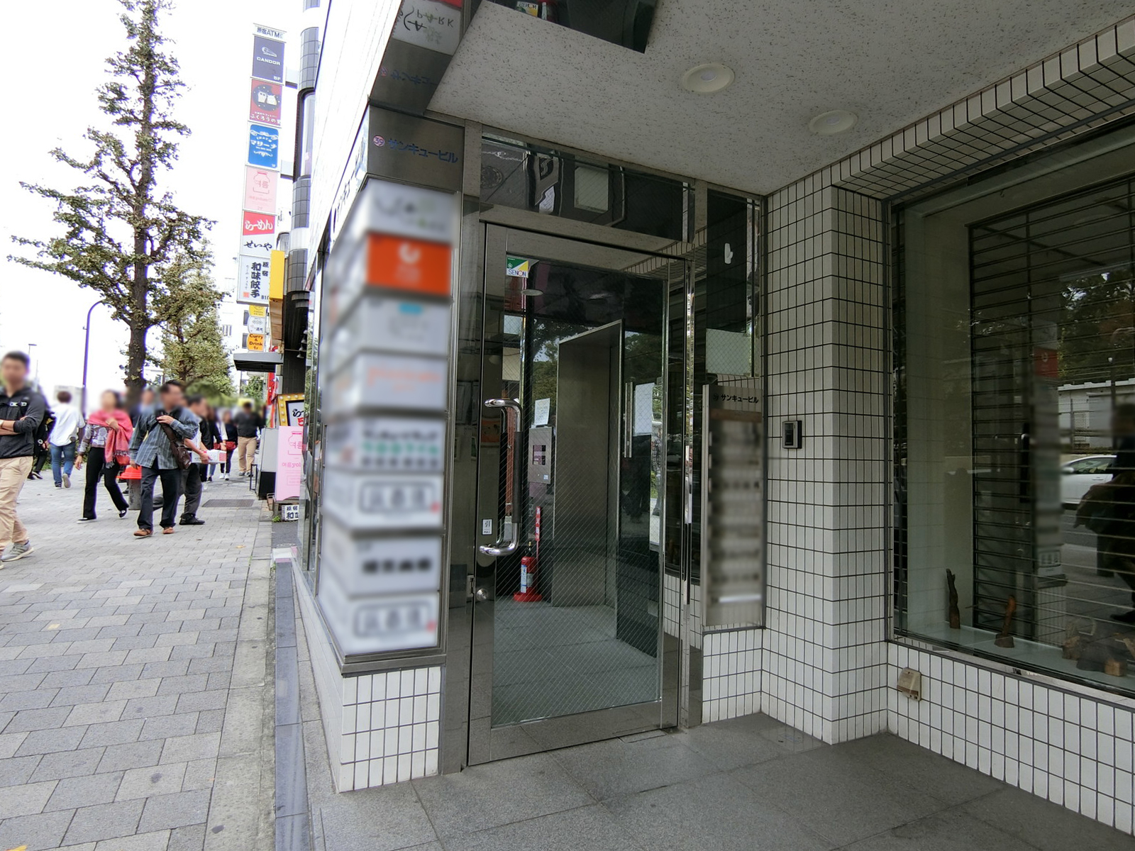 オフィスビル出入口