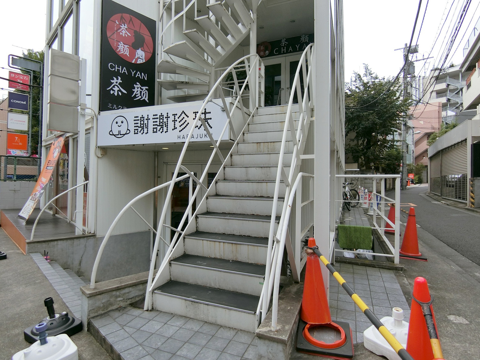 オフィスビル出入口
