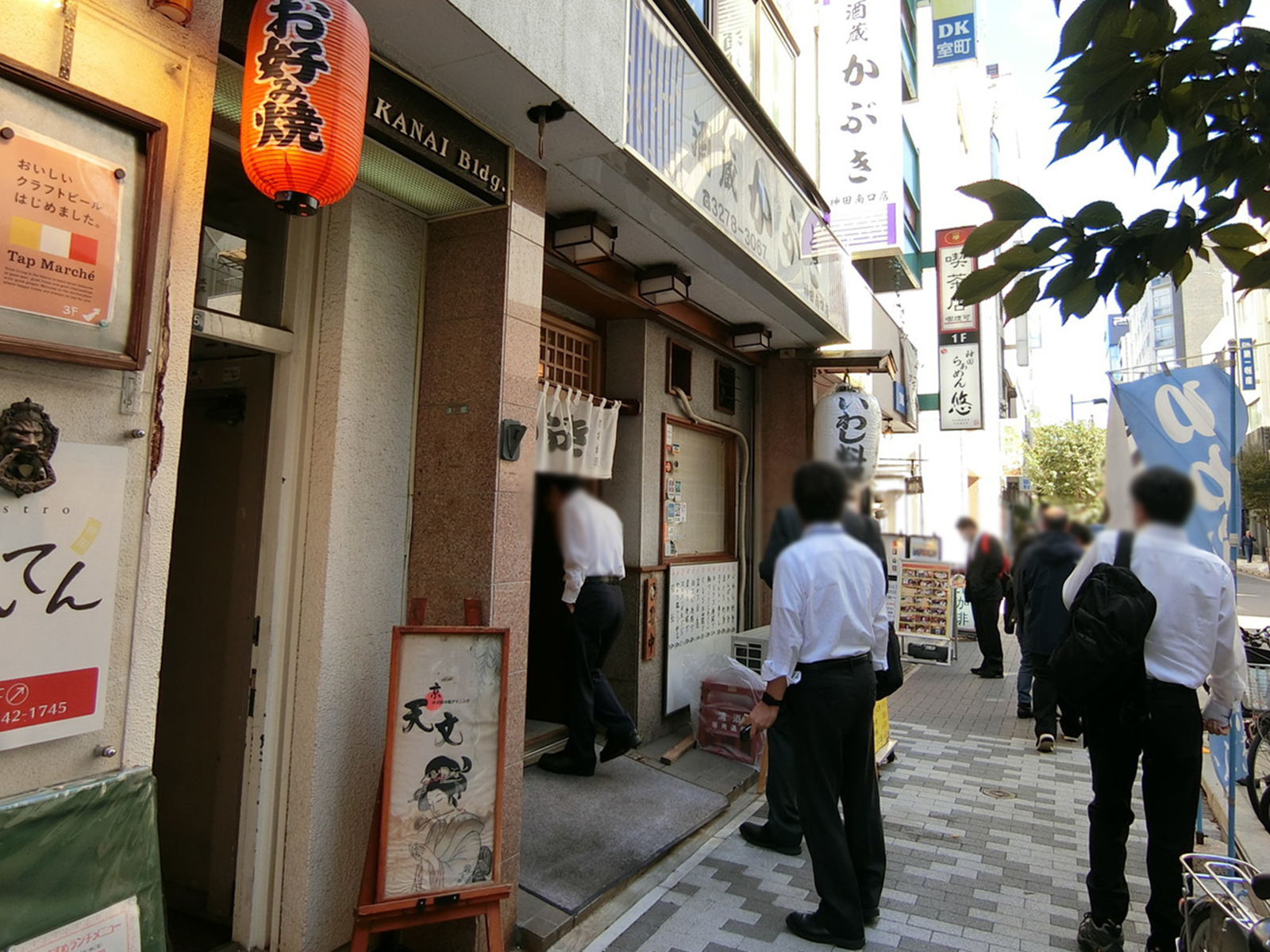 1階飲食店の様子