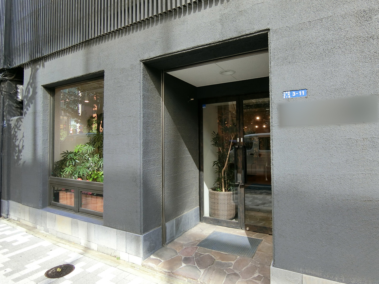 オフィスビル出入口