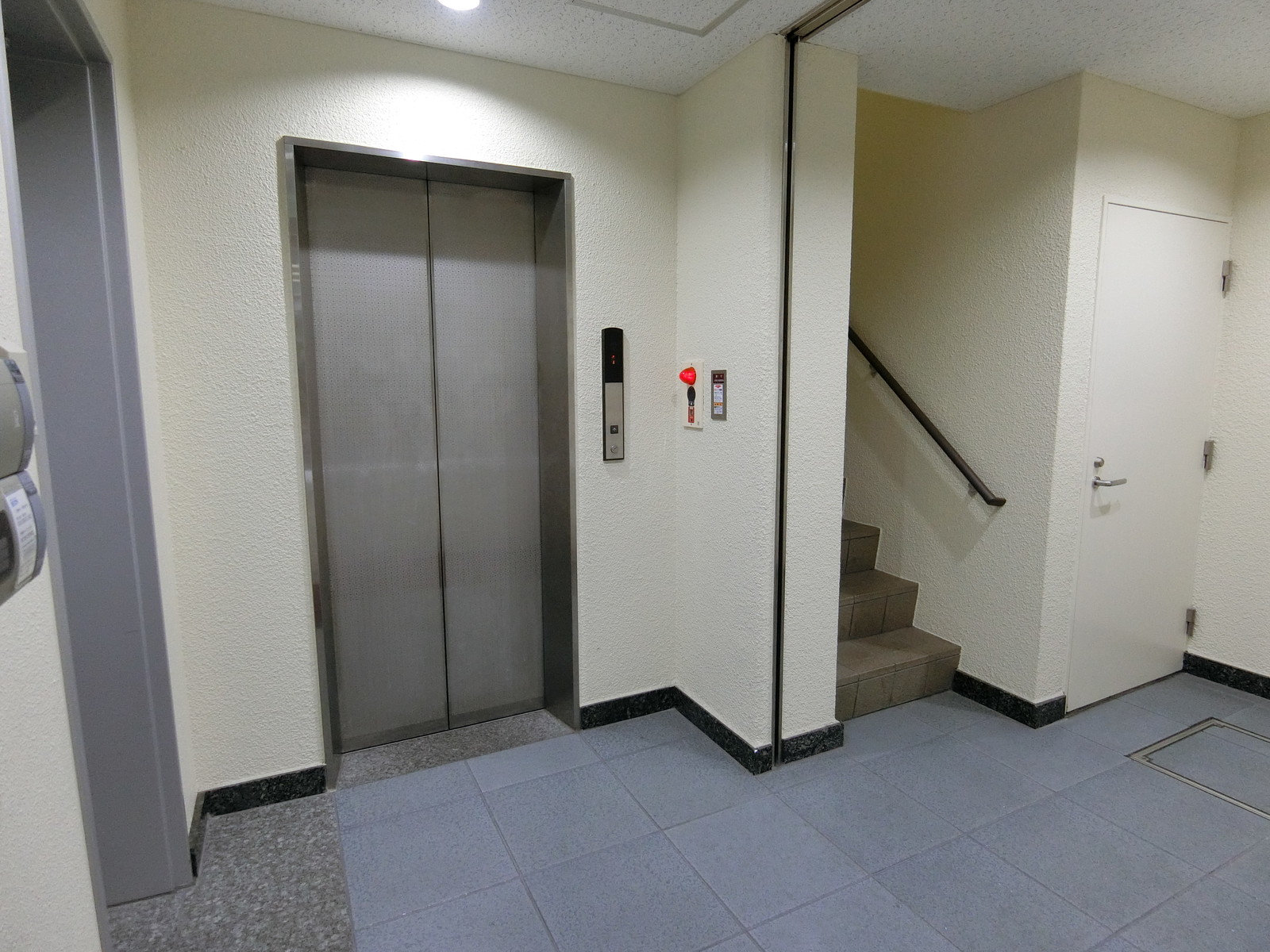 エントランスホール