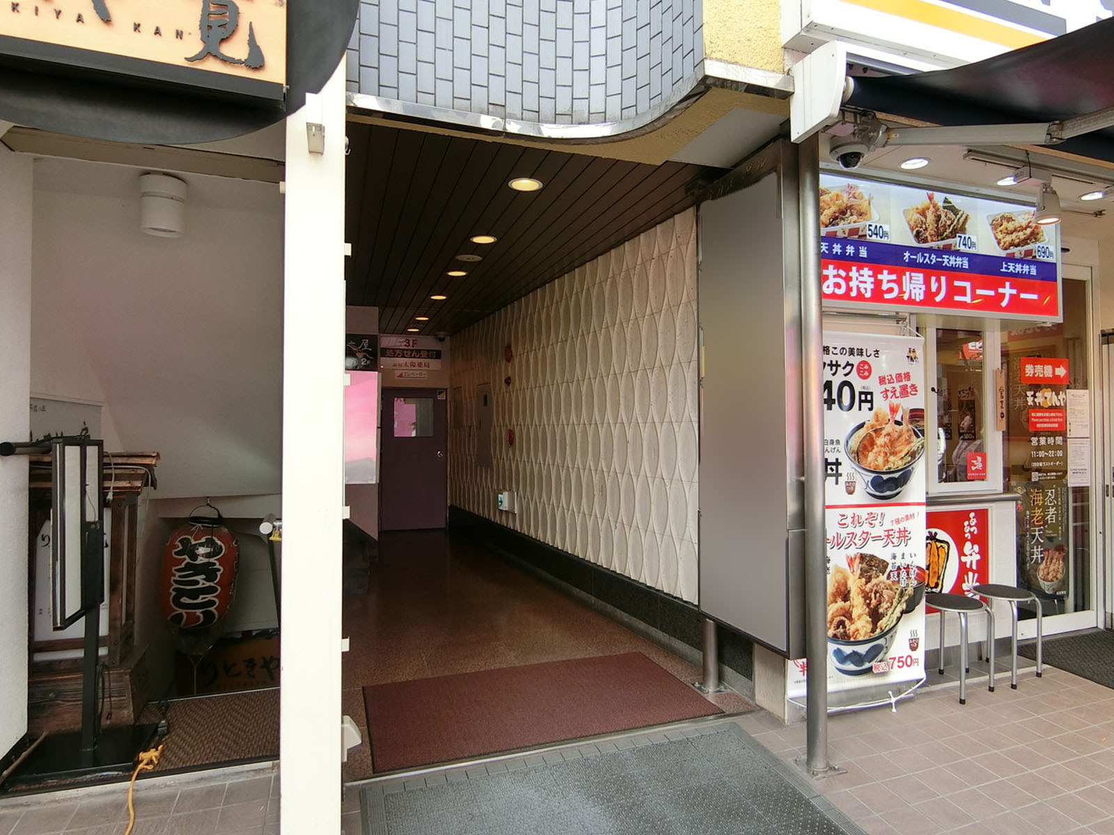オフィスビル出入口