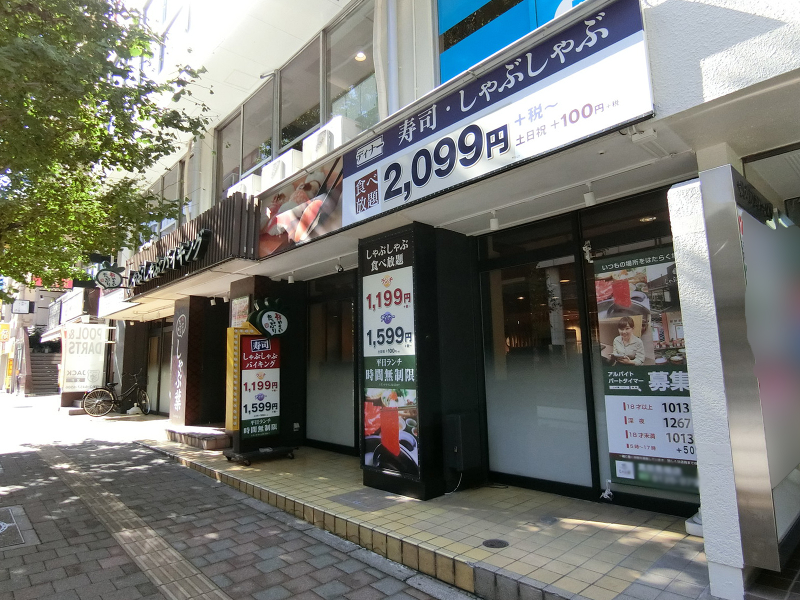 1階飲食店の様子