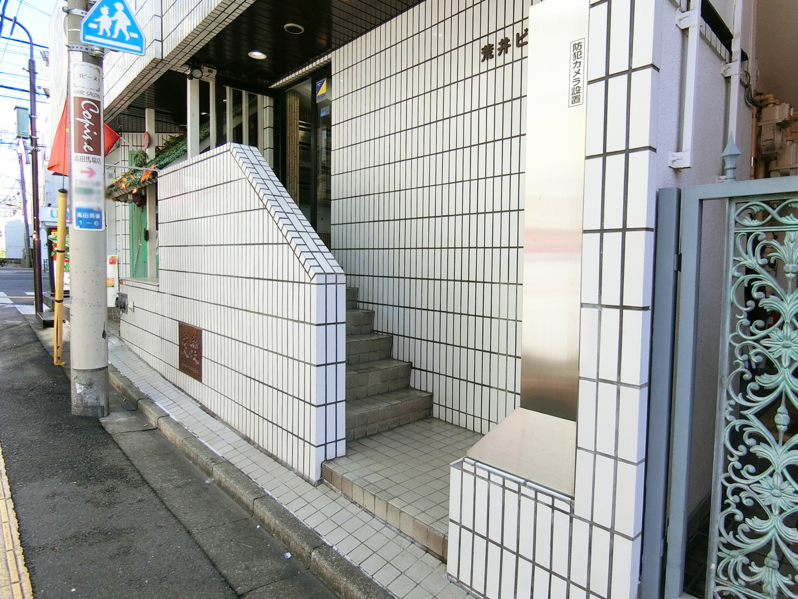 オフィスビル出入口