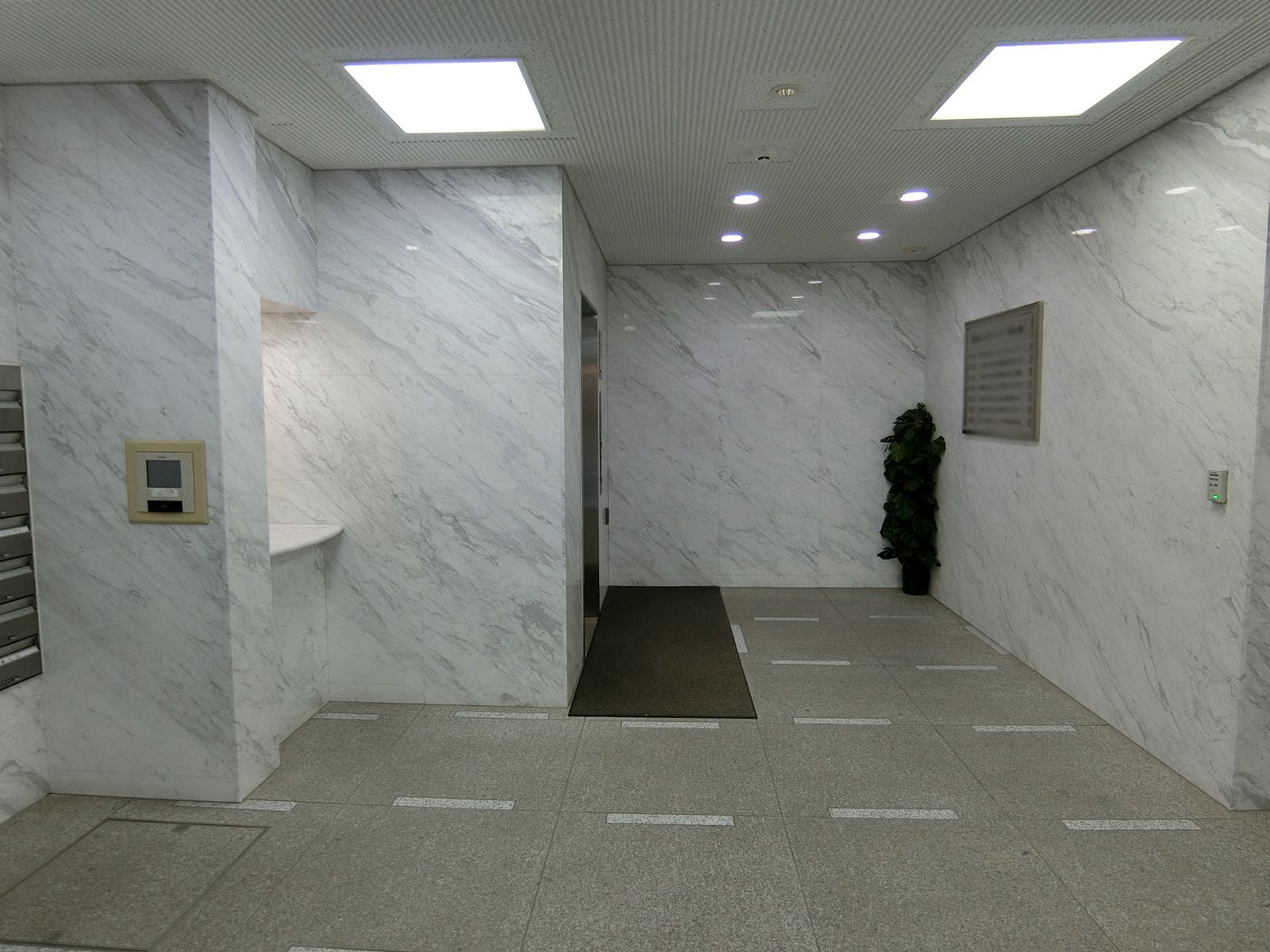エントランスホール