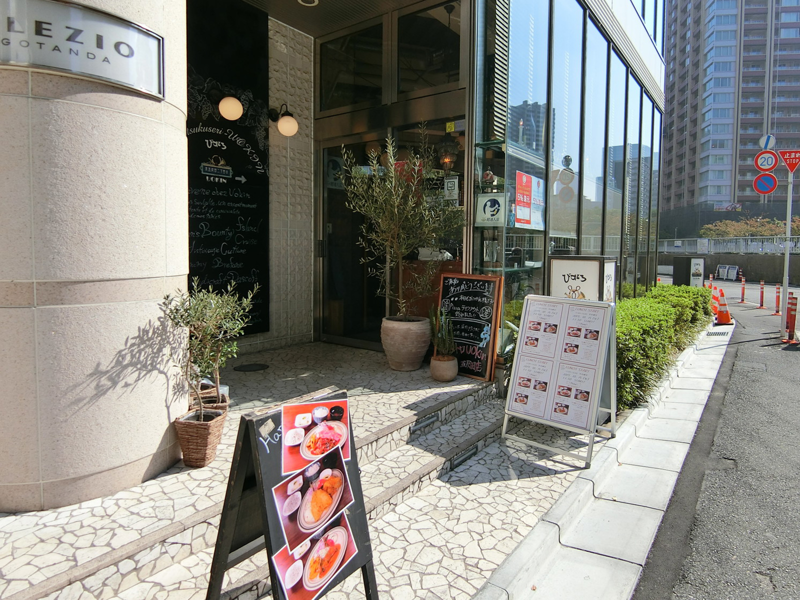 1階飲食店の様子