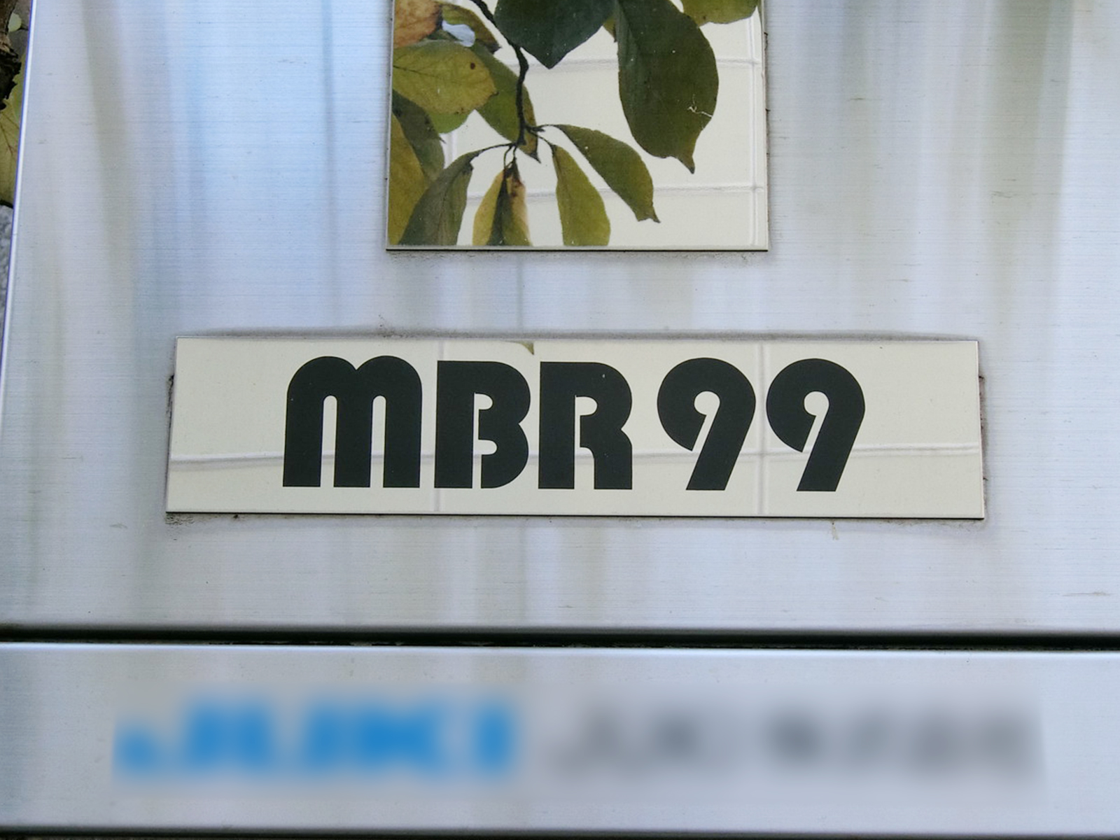ネームプレート：MBR99