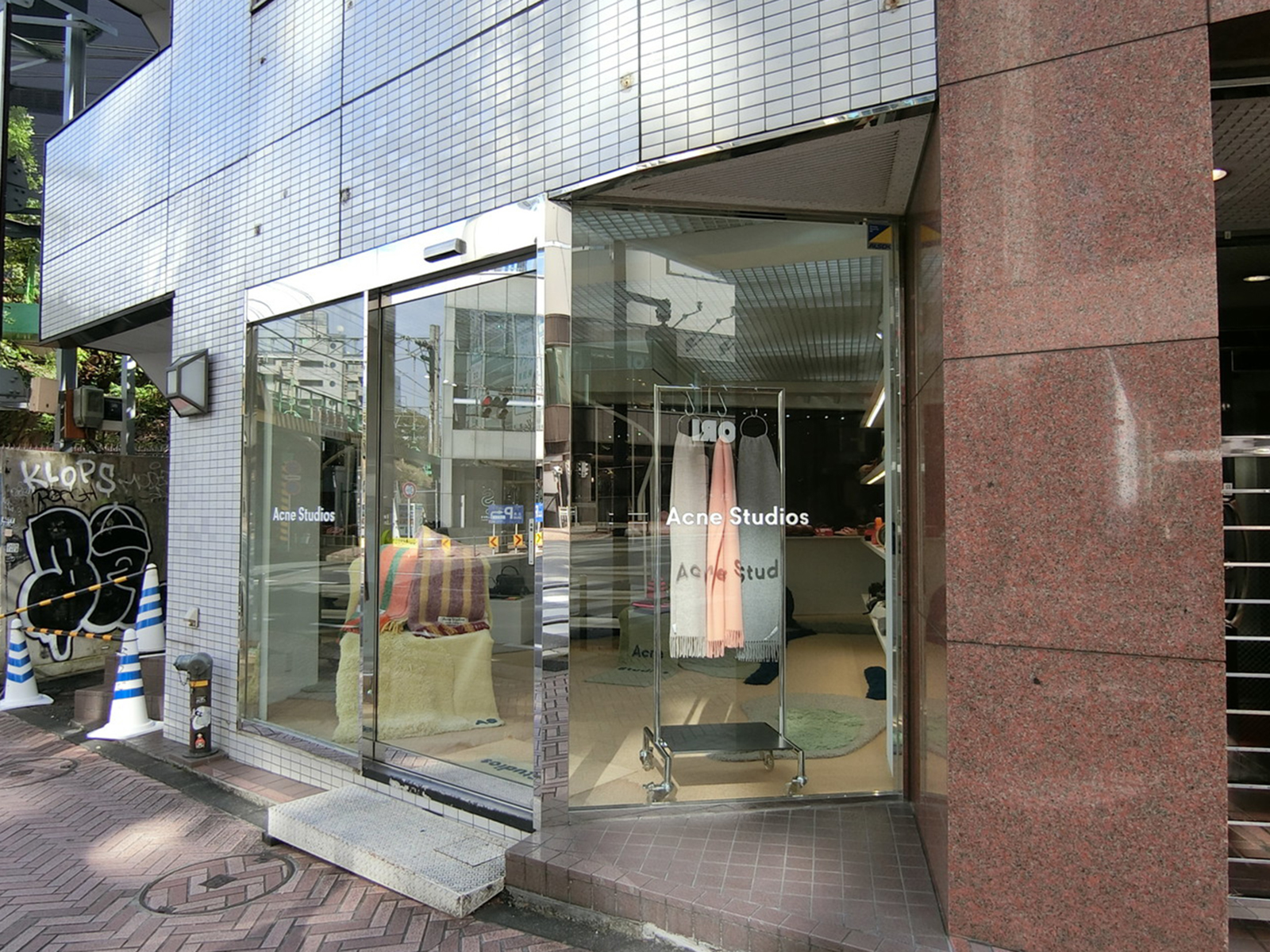 1階テナントの様子