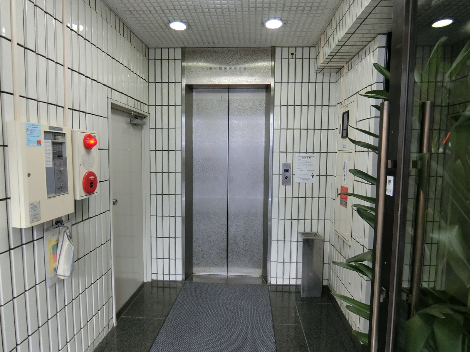 エントランスホール