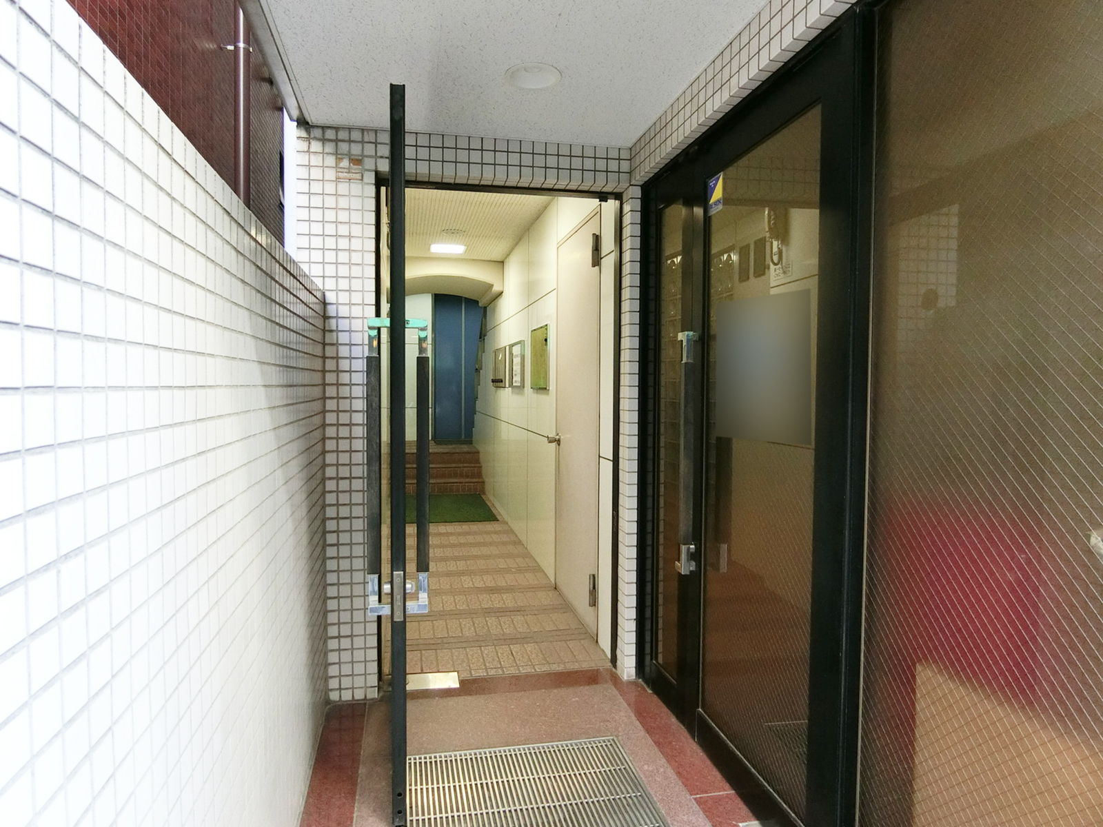 オフィスビル出入口
