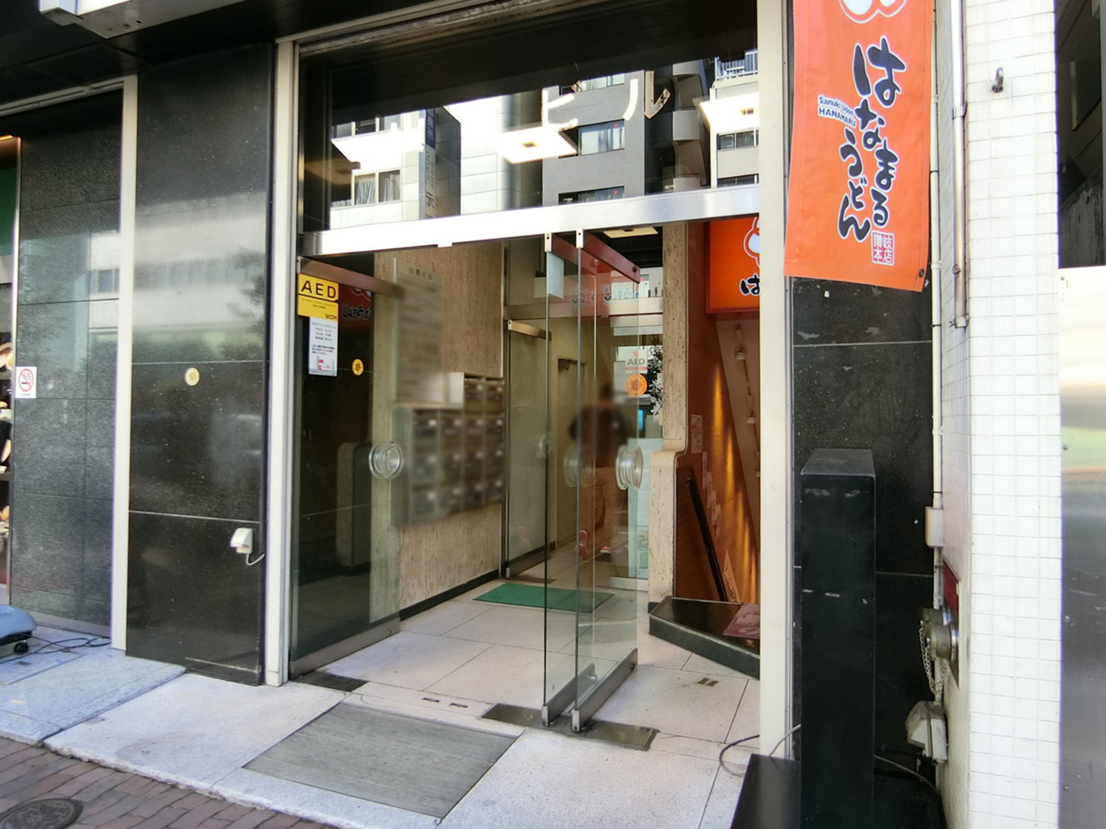 オフィスビル出入口