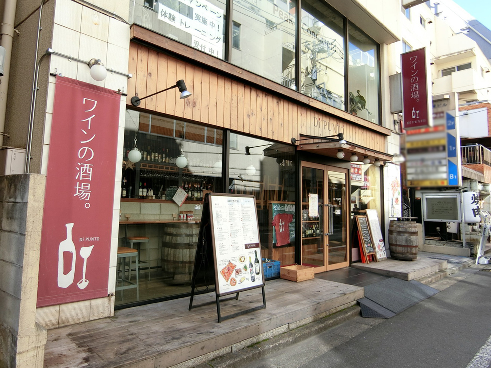 1階飲食店の様子