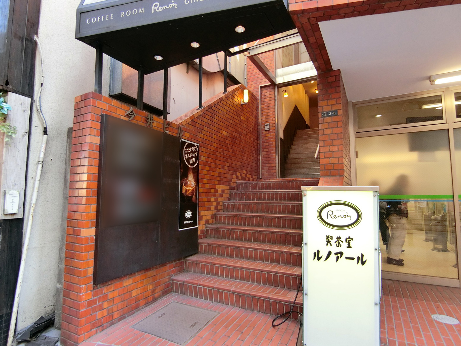 オフィスビル出入口