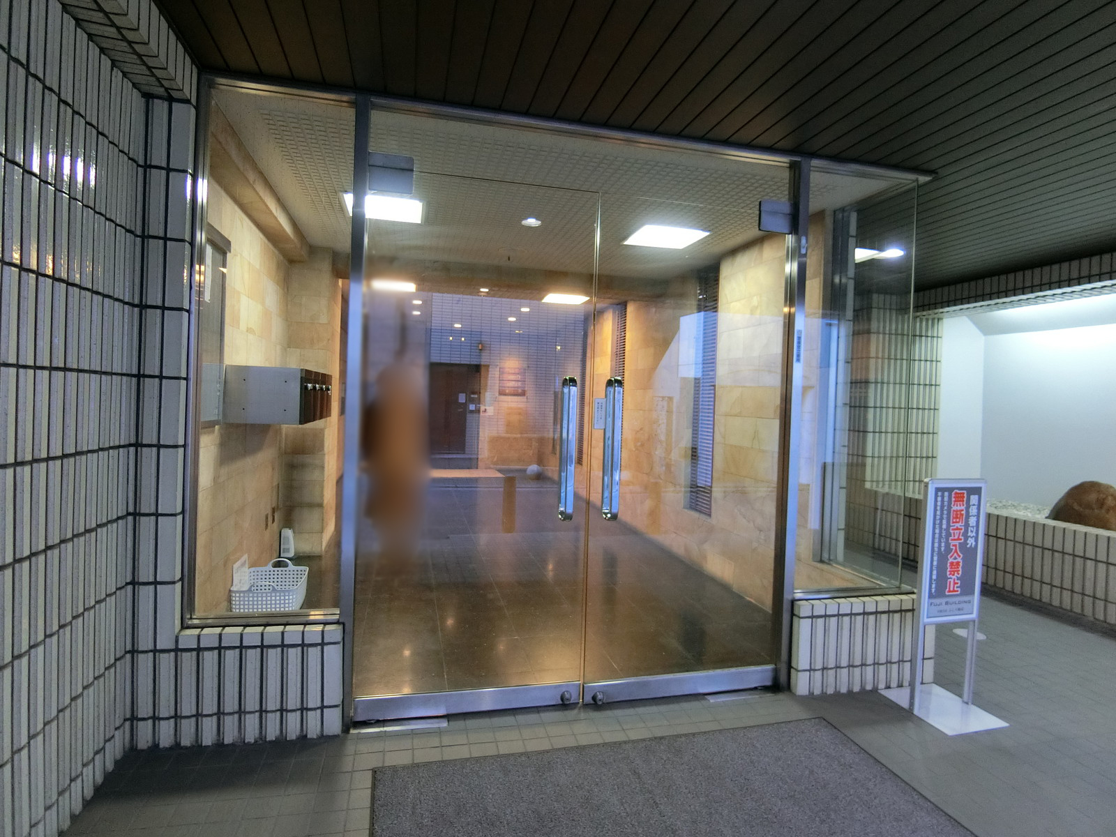 オフィスビルエントランス
