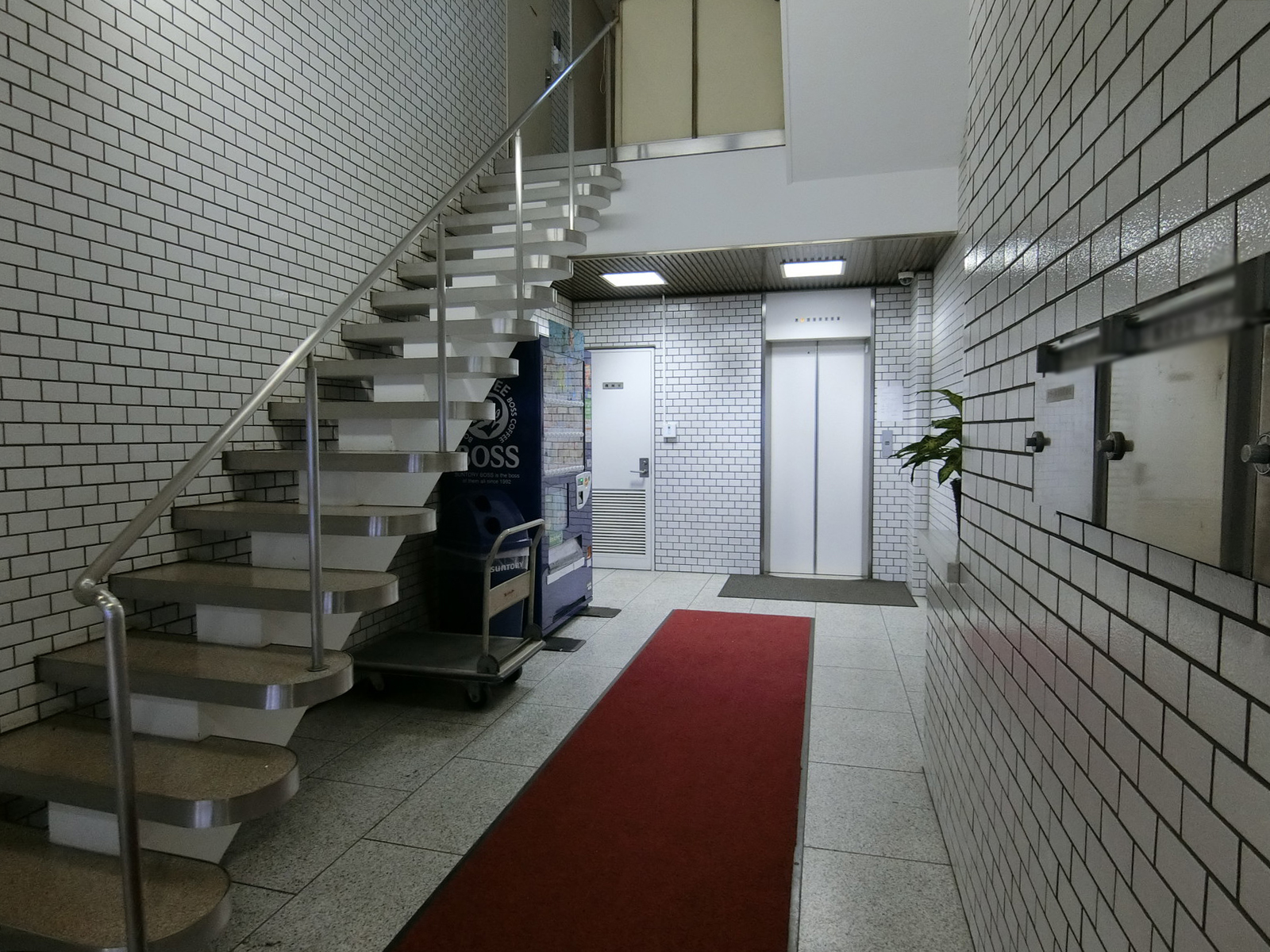 エントランス内部