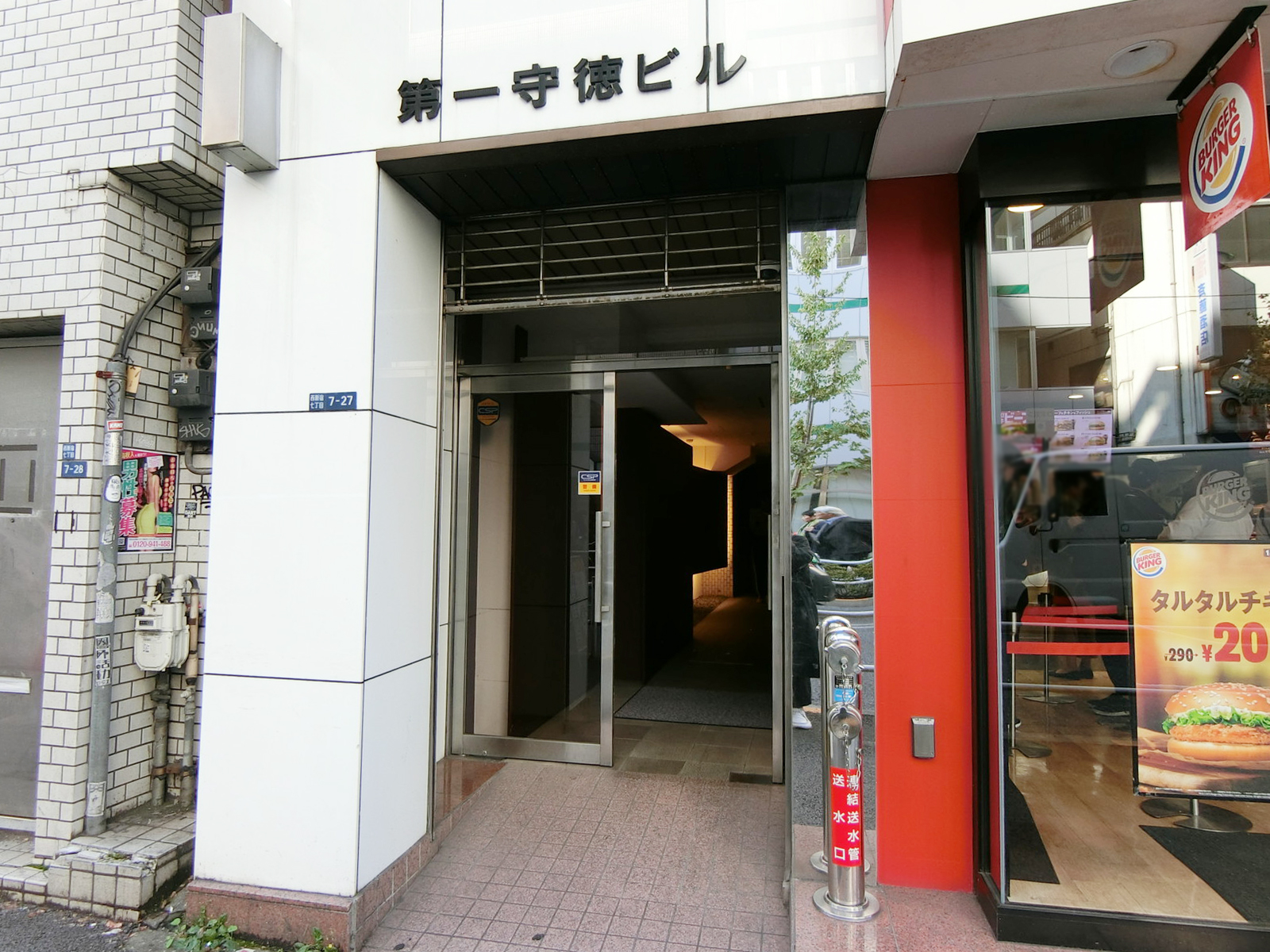 オフィスビル出入口