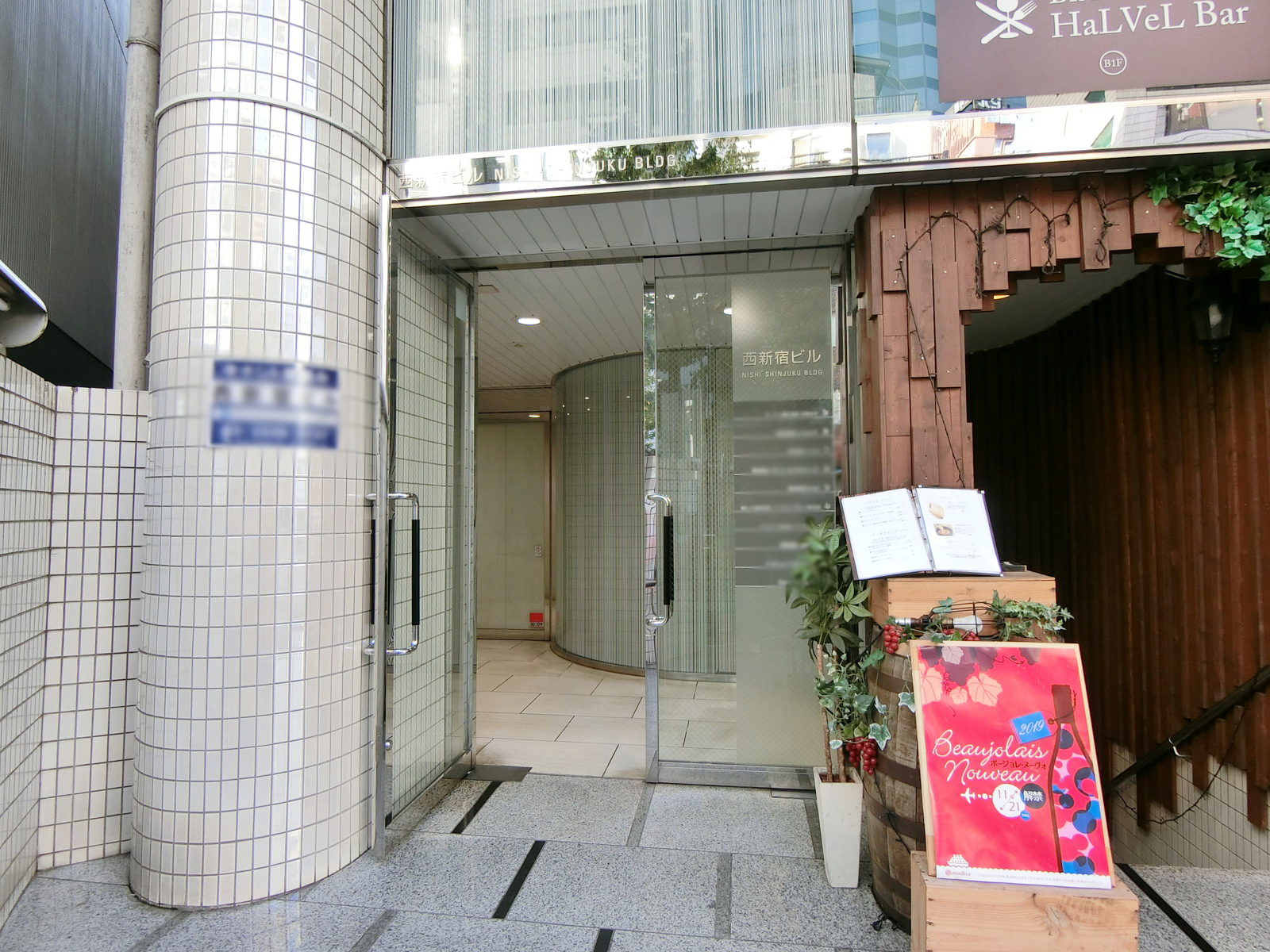 オフィスビル出入口