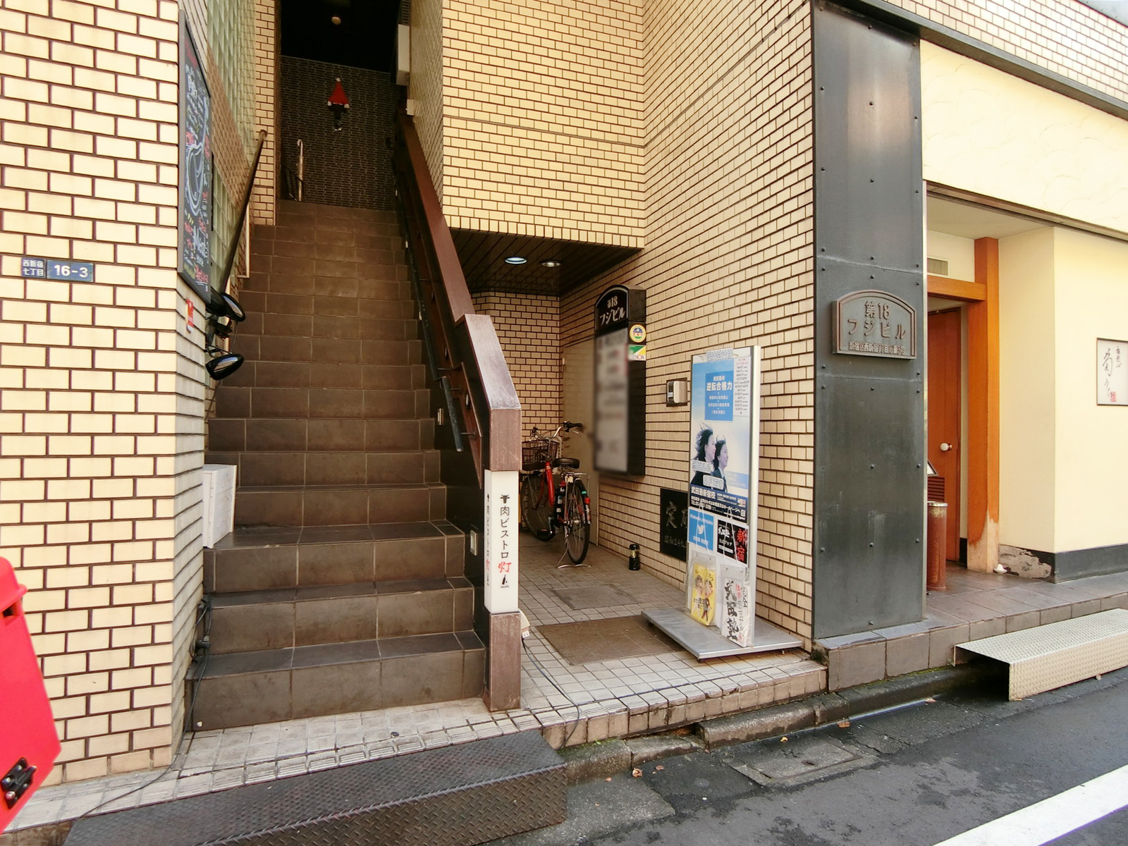 オフィスビル出入口