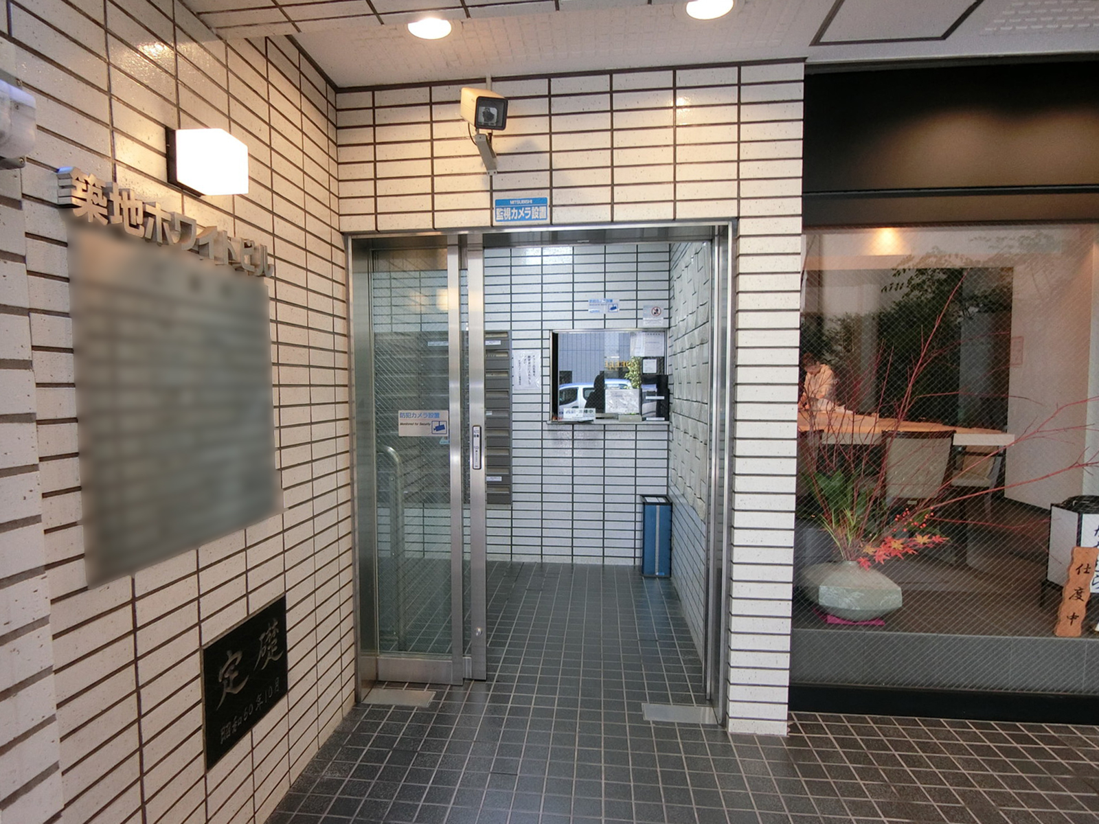 オフィスビル出入口