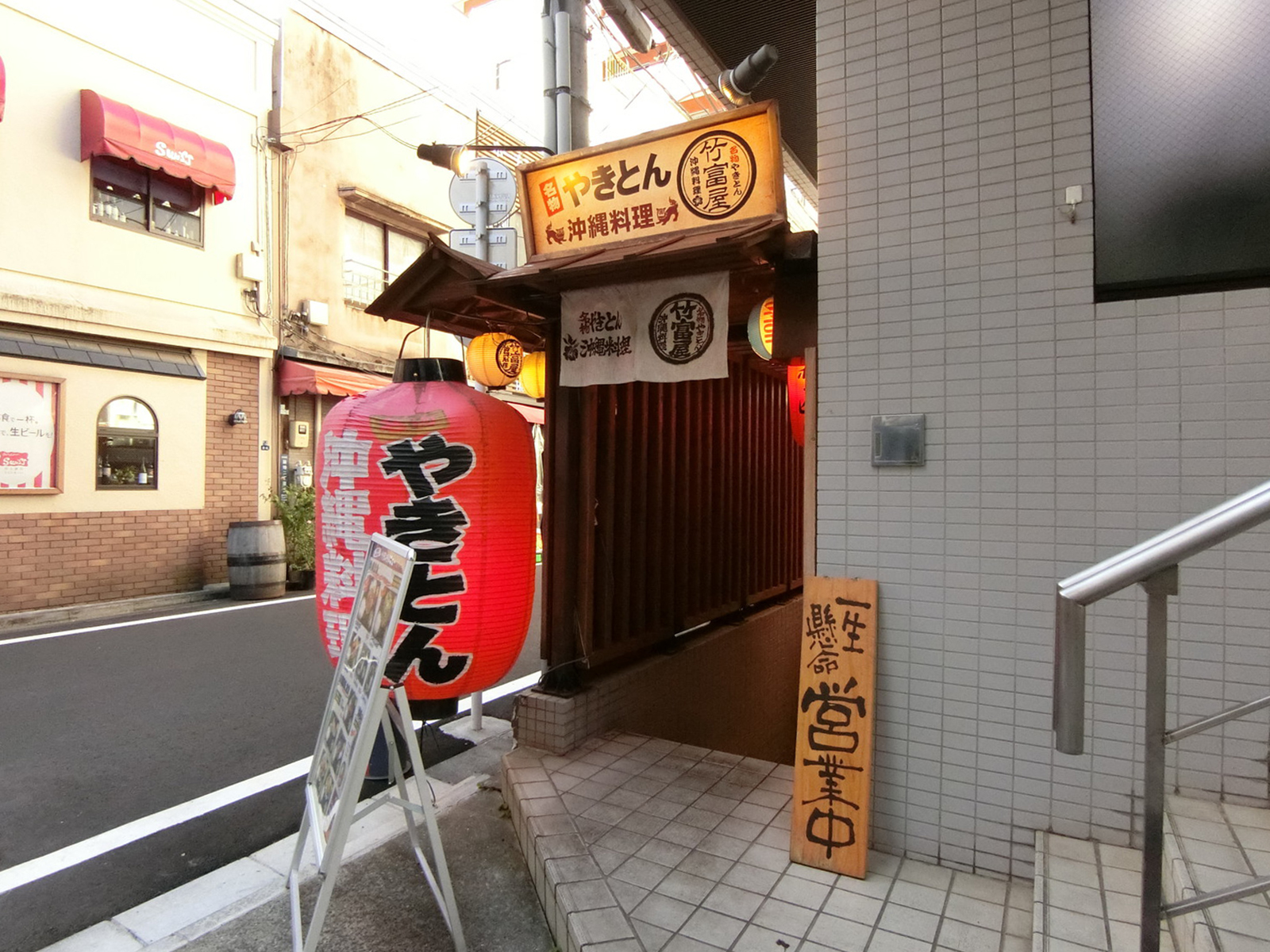 地下1階テナントの出入口