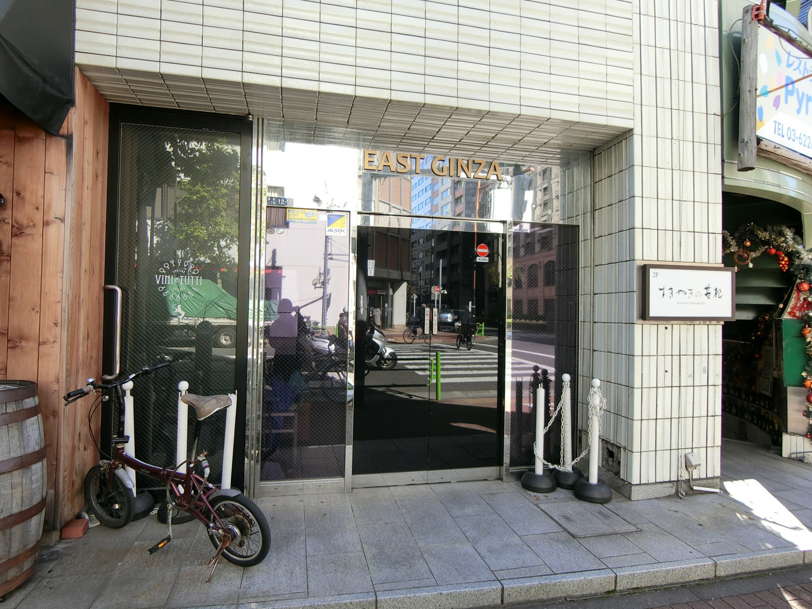 オフィスビル出入口