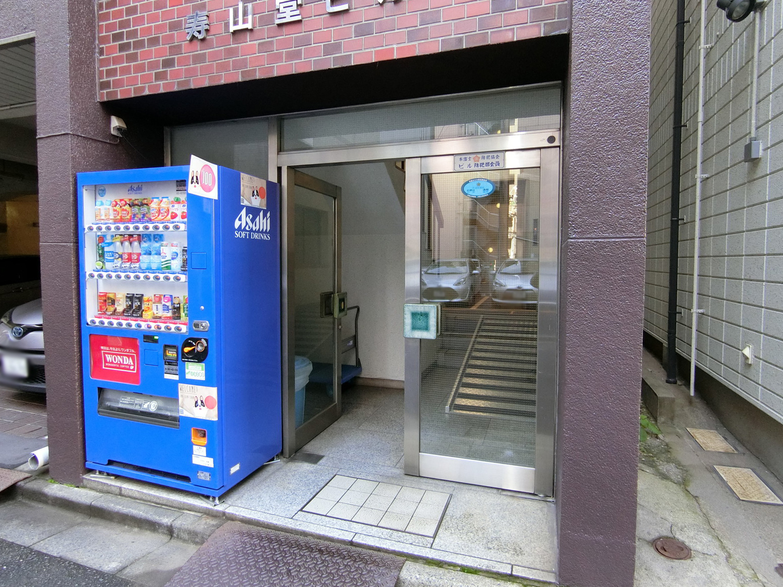 オフィスビル出入口