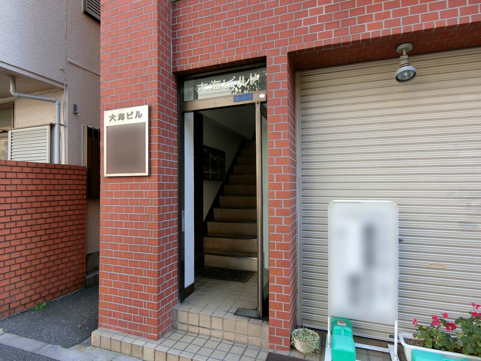 オフィスビル出入口