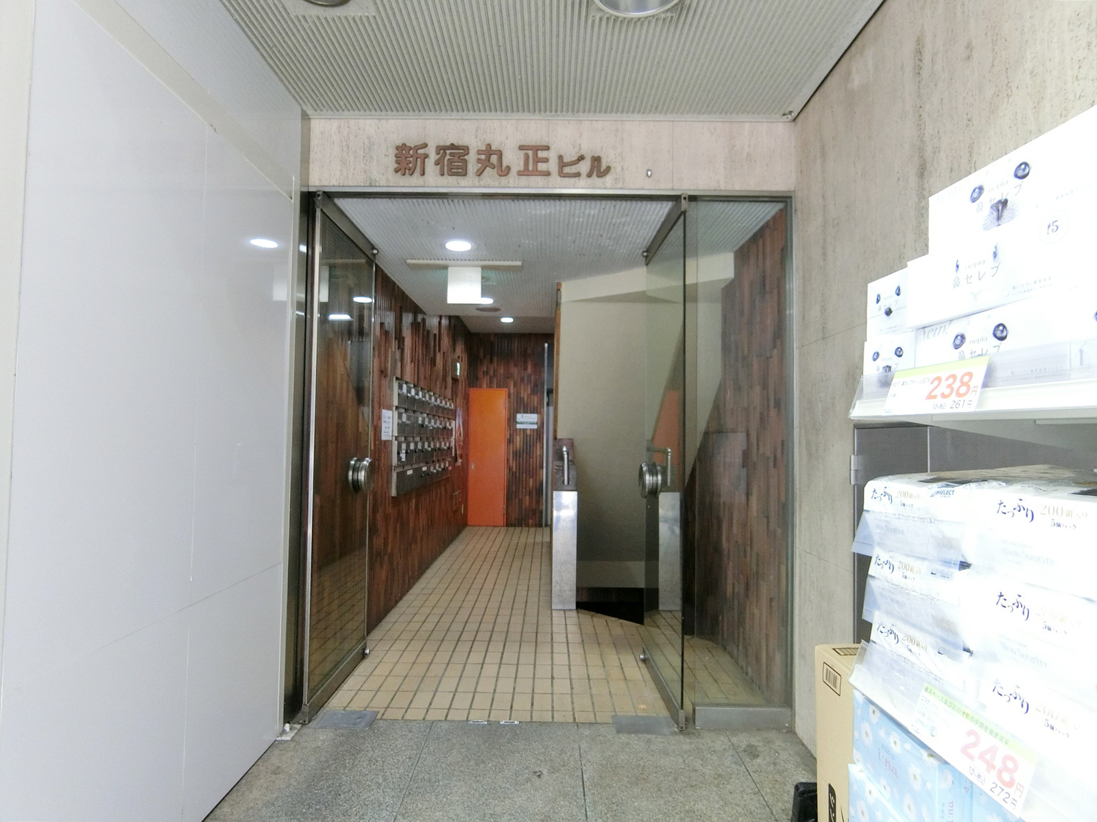 オフィスビル出入口