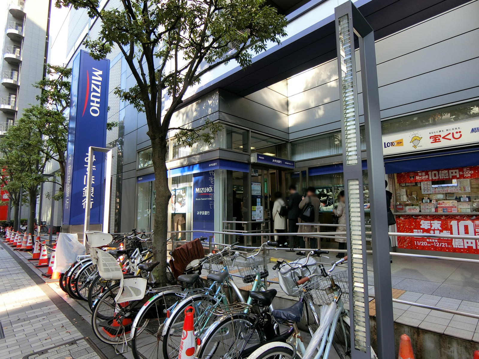 1階のみずほ銀行 