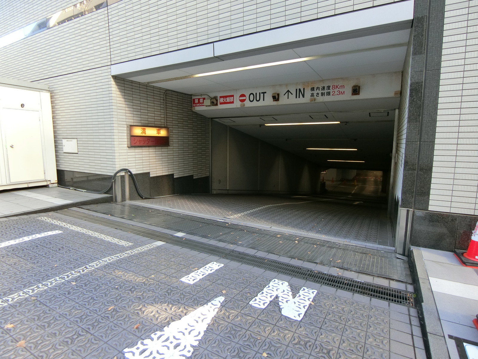 地下駐車場