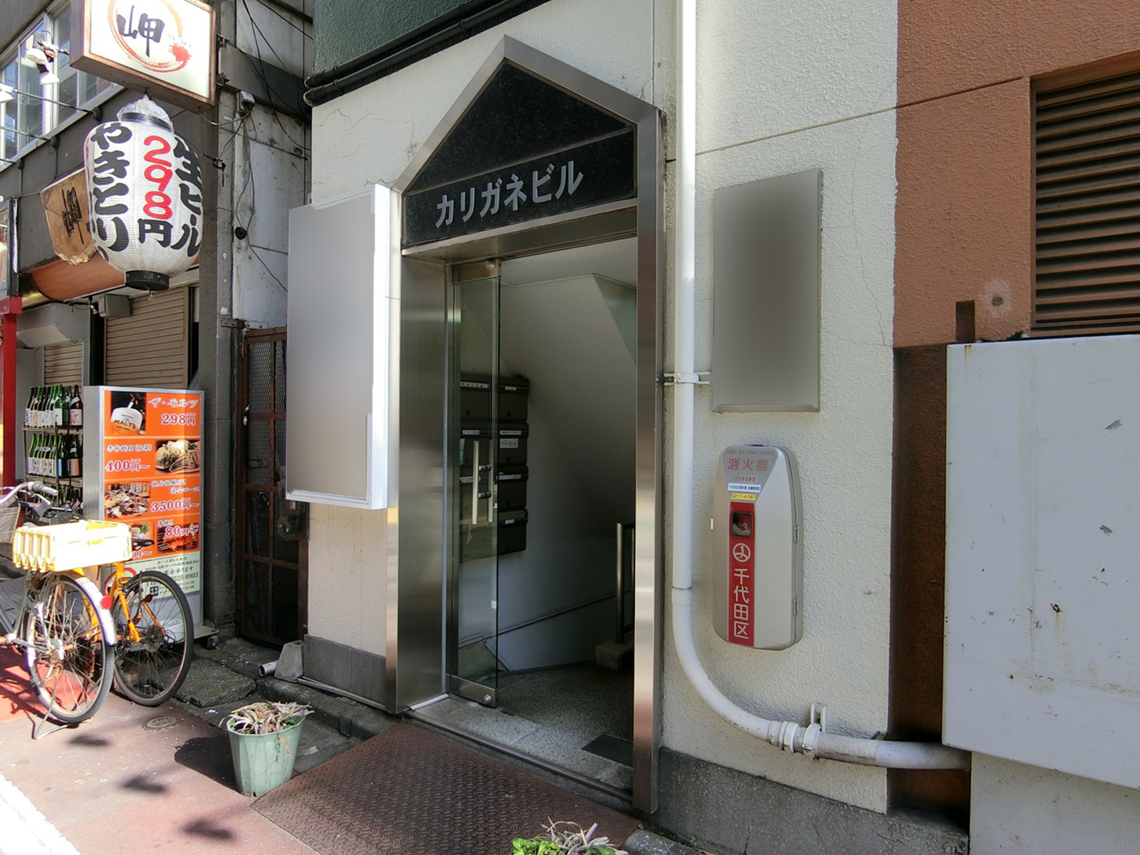 オフィスビル出入口