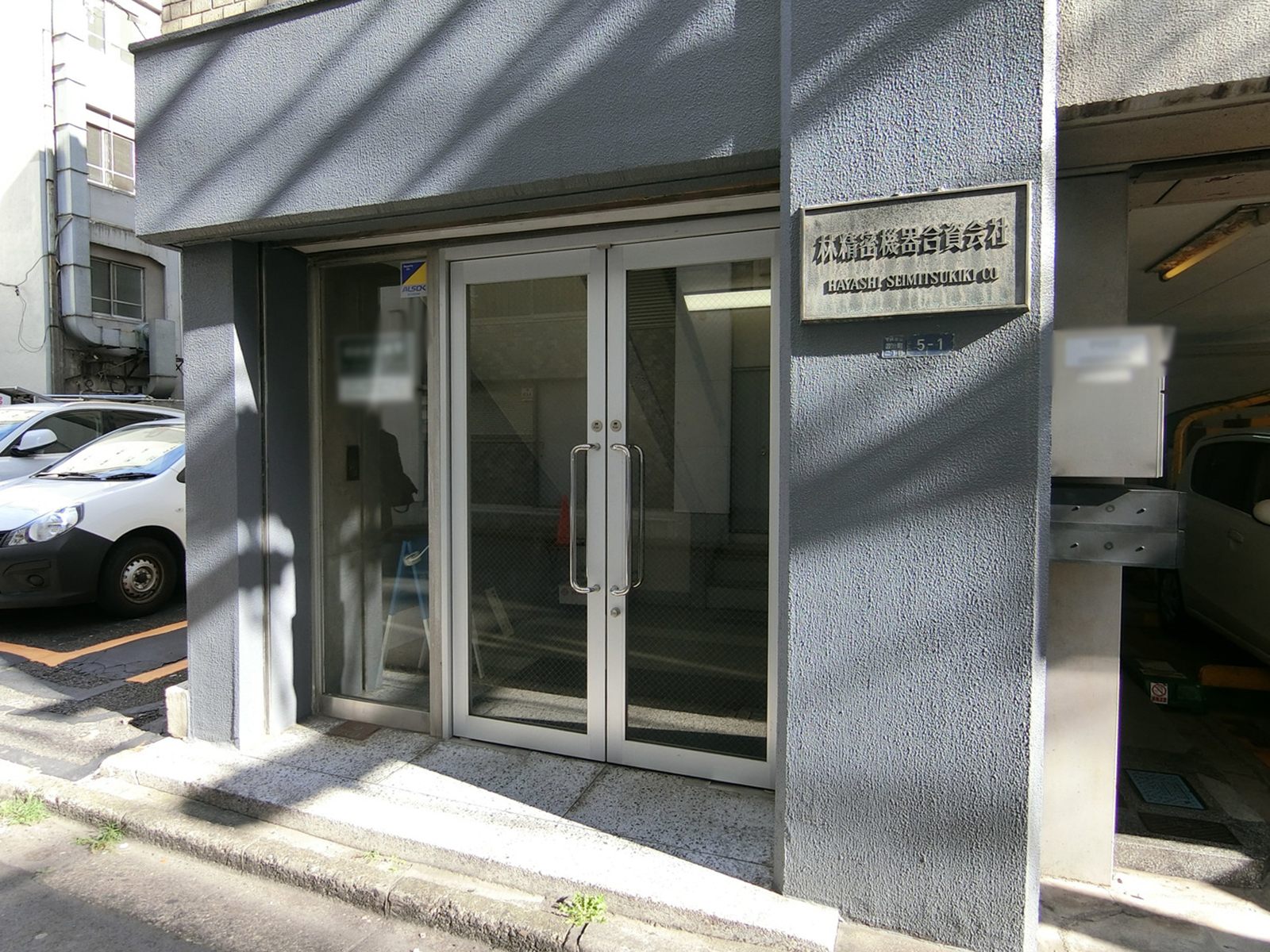 オフィスビル出入口