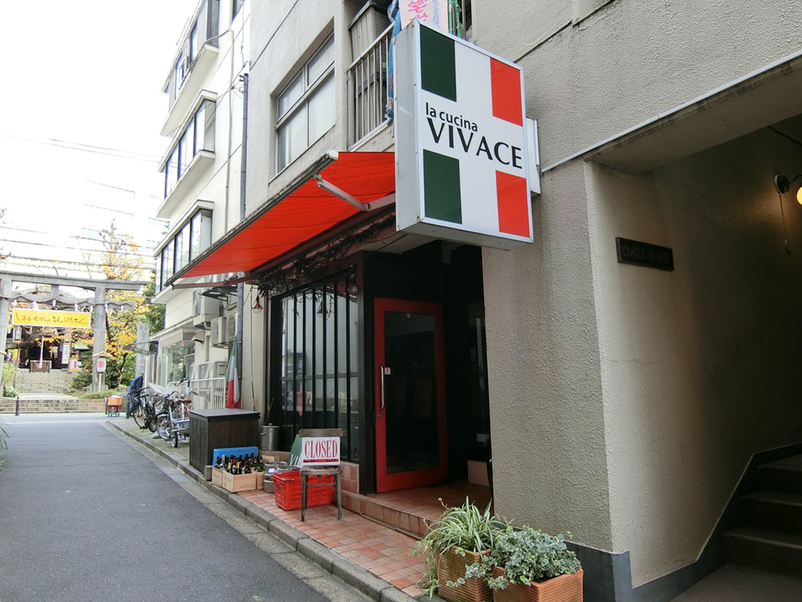 1階飲食店の様子