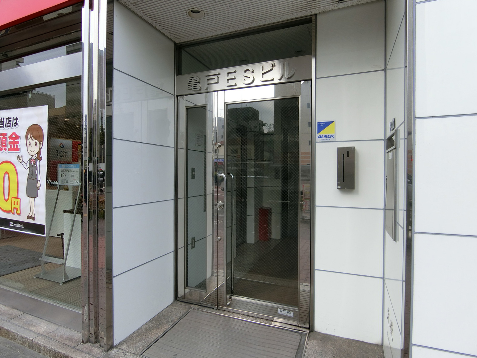 オフィスビル出入口