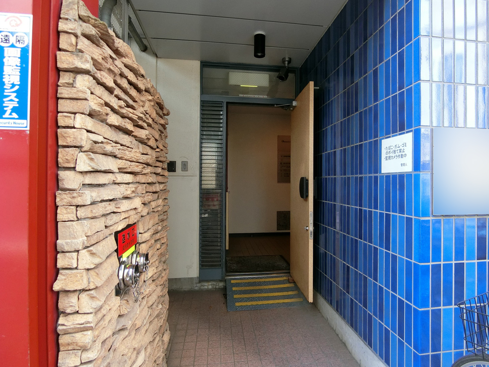 オフィスビル出入口