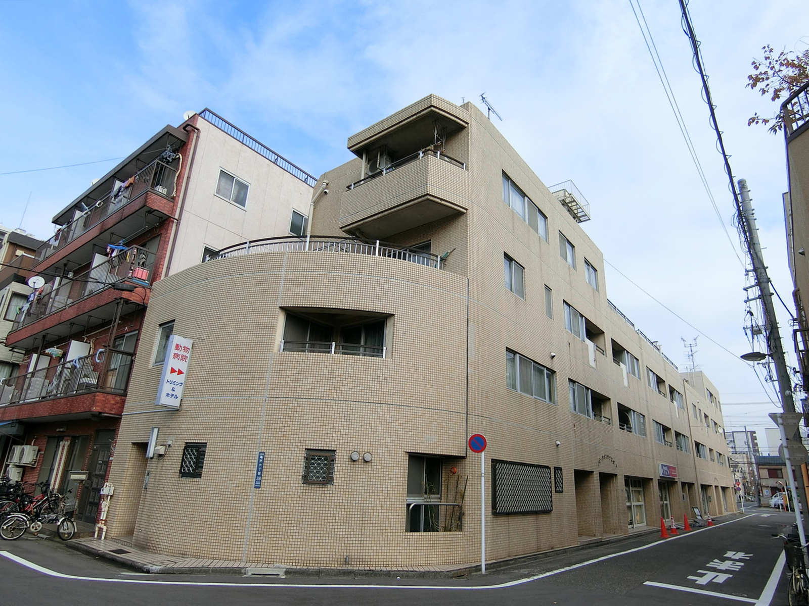 横長の外観