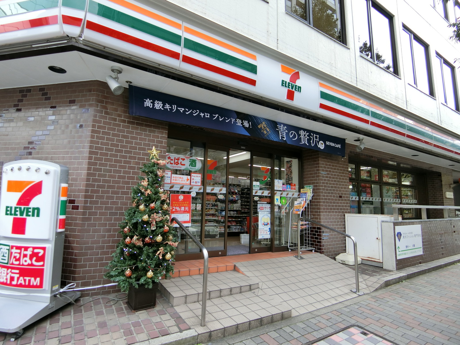 1階：セブンイレブン