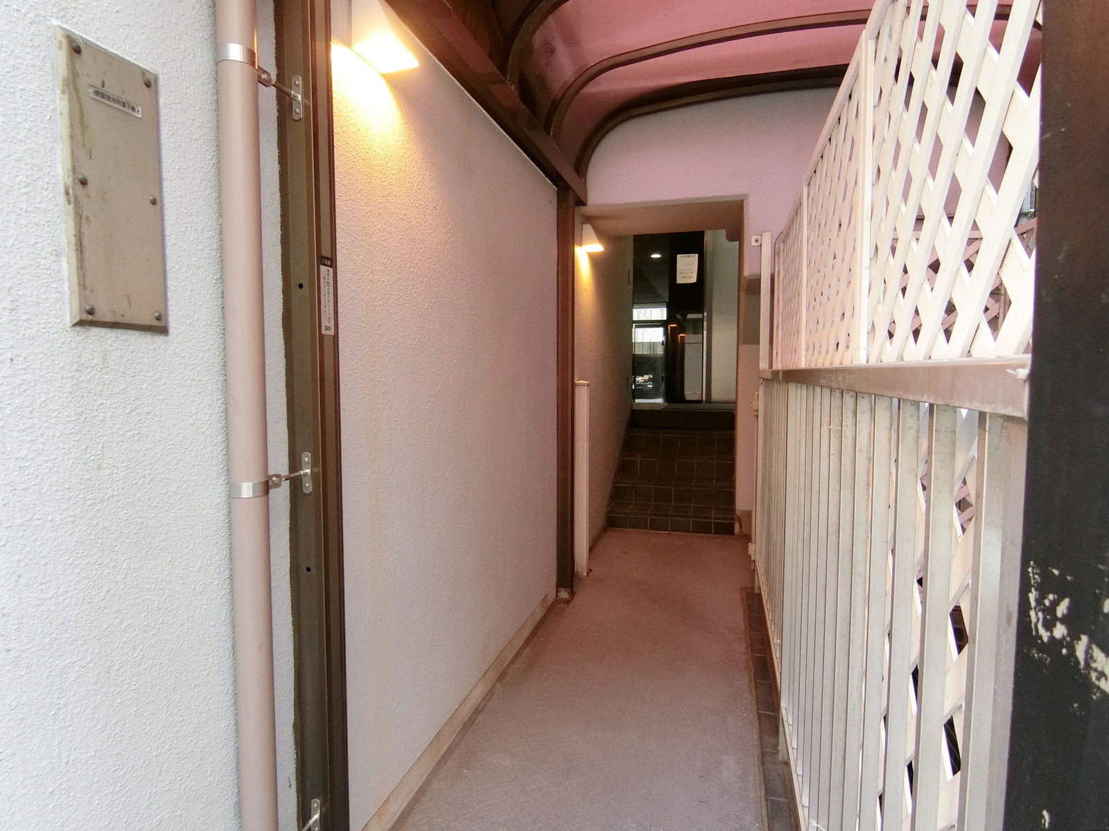 オフィスビル出入口