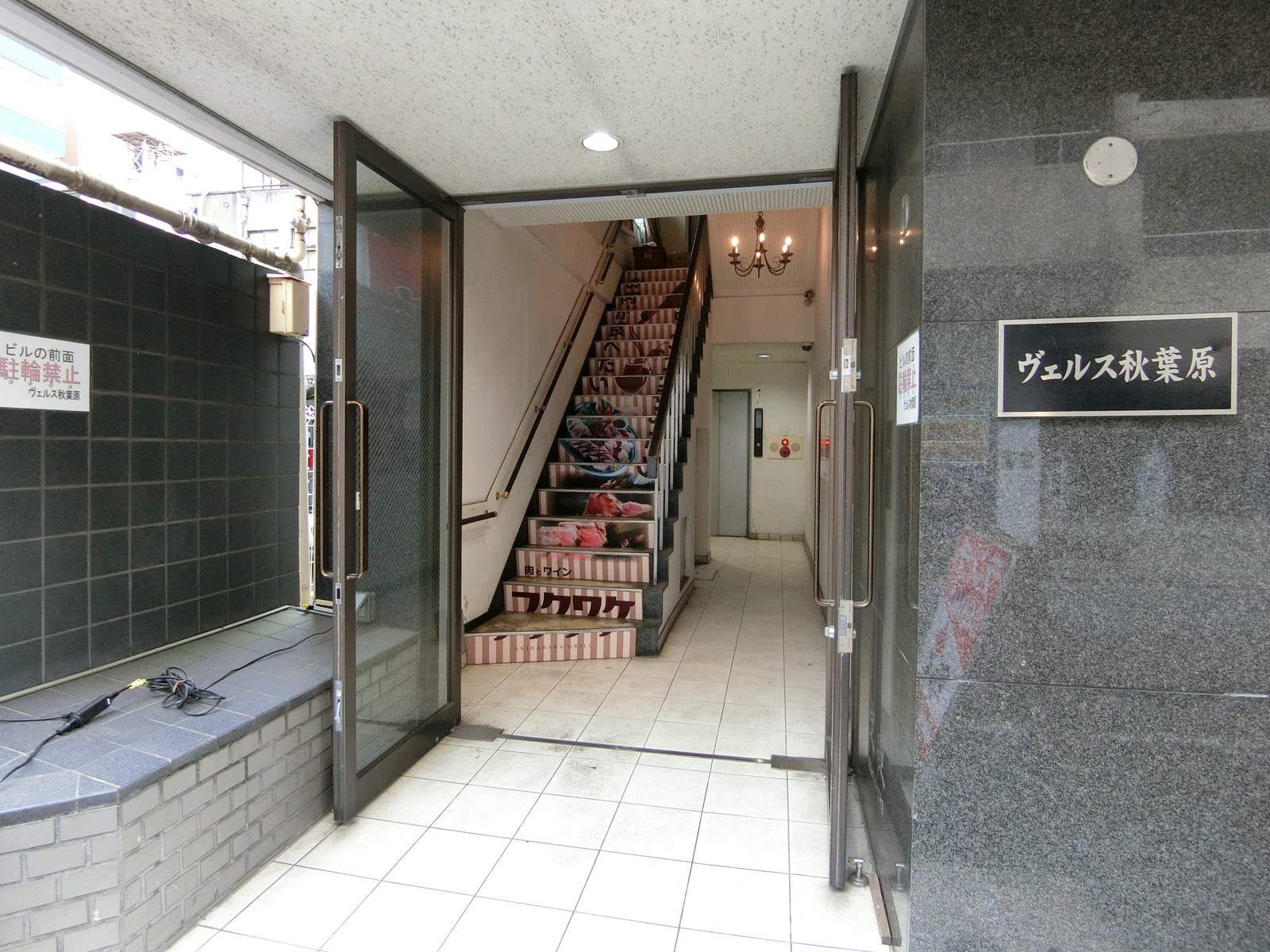 オフィスビル出入口