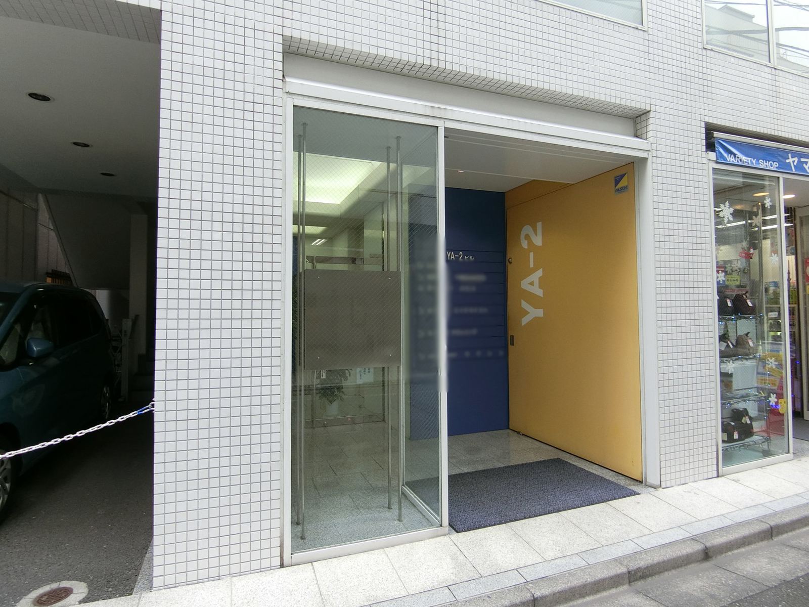 オフィスビル出入口
