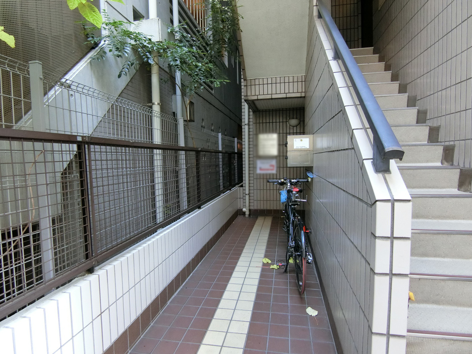 オフィスビル出入口