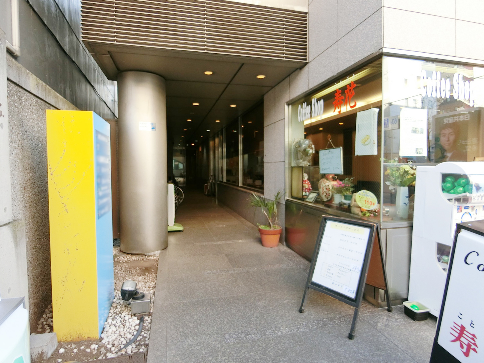 オフィスビル出入口