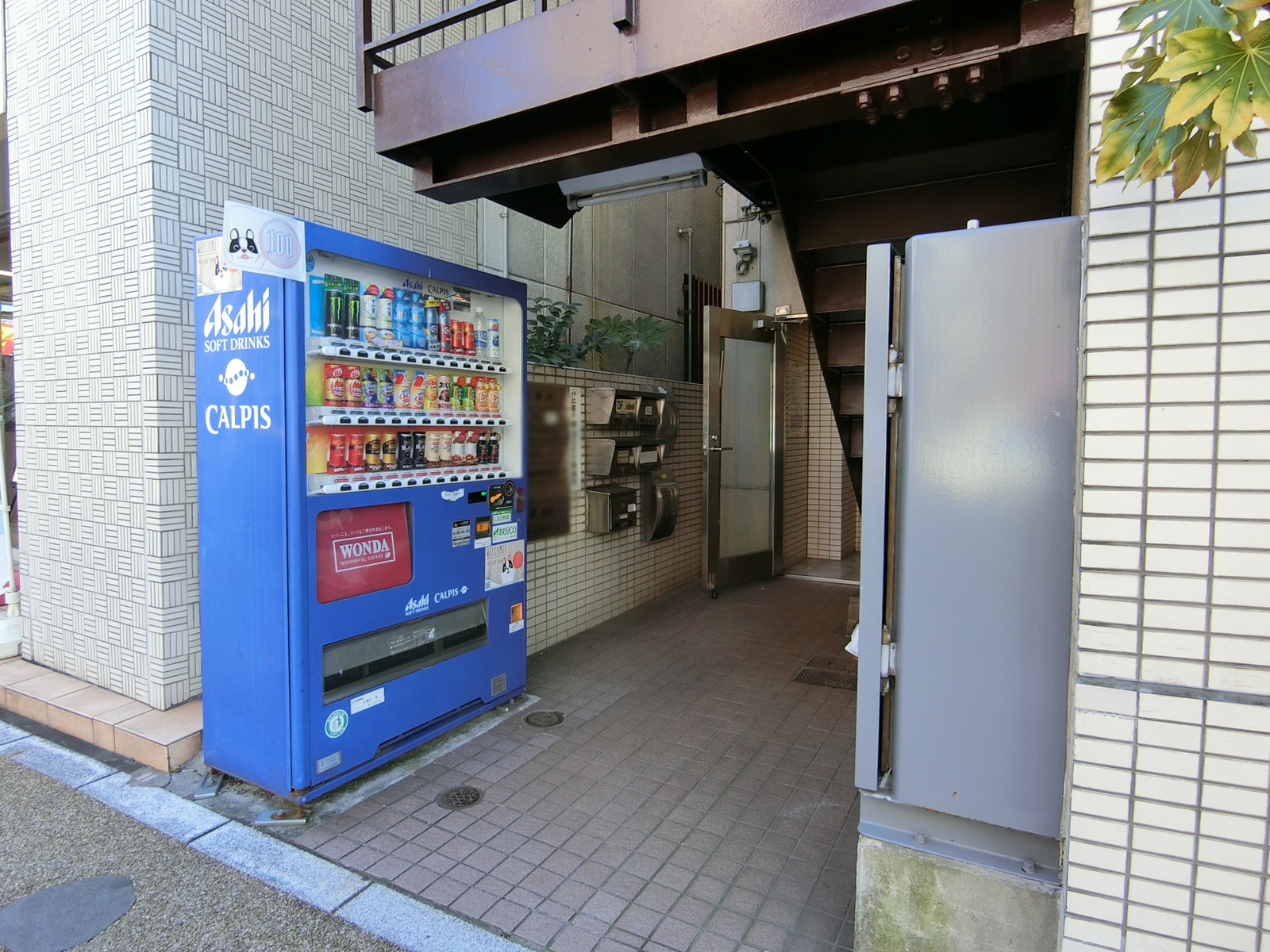 オフィスビル出入口