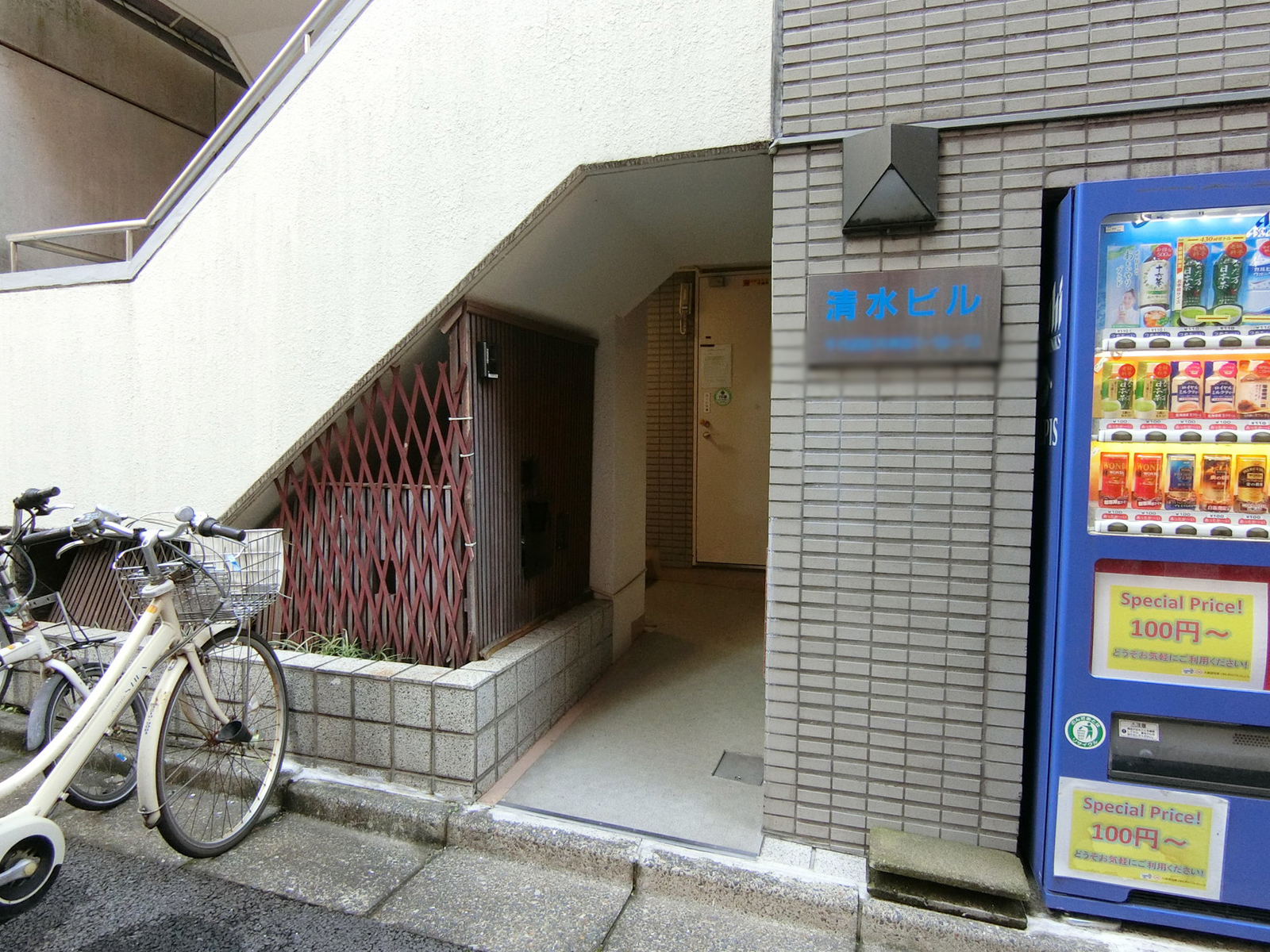 オフィスビル出入口