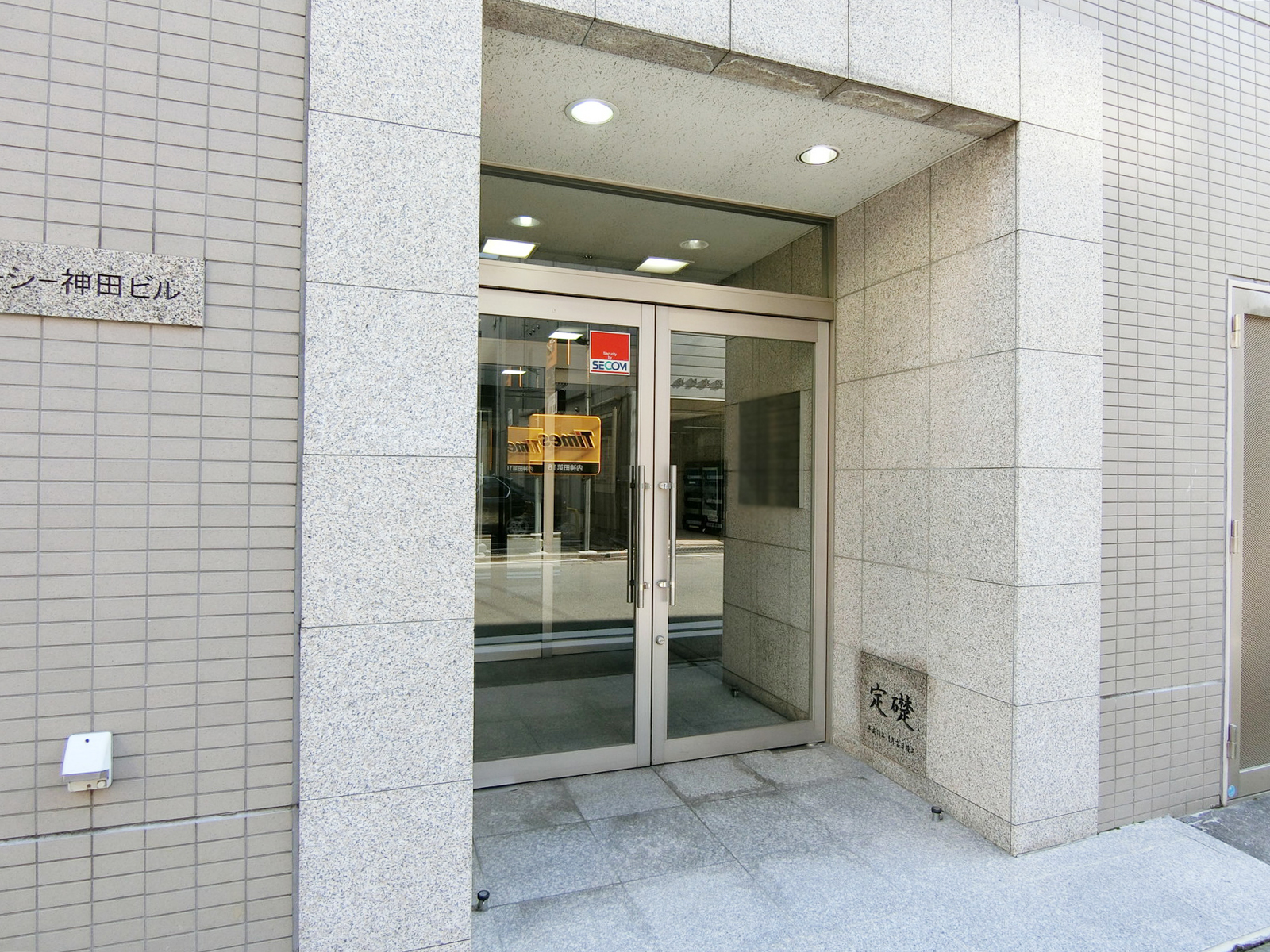 オフィスビル出入口