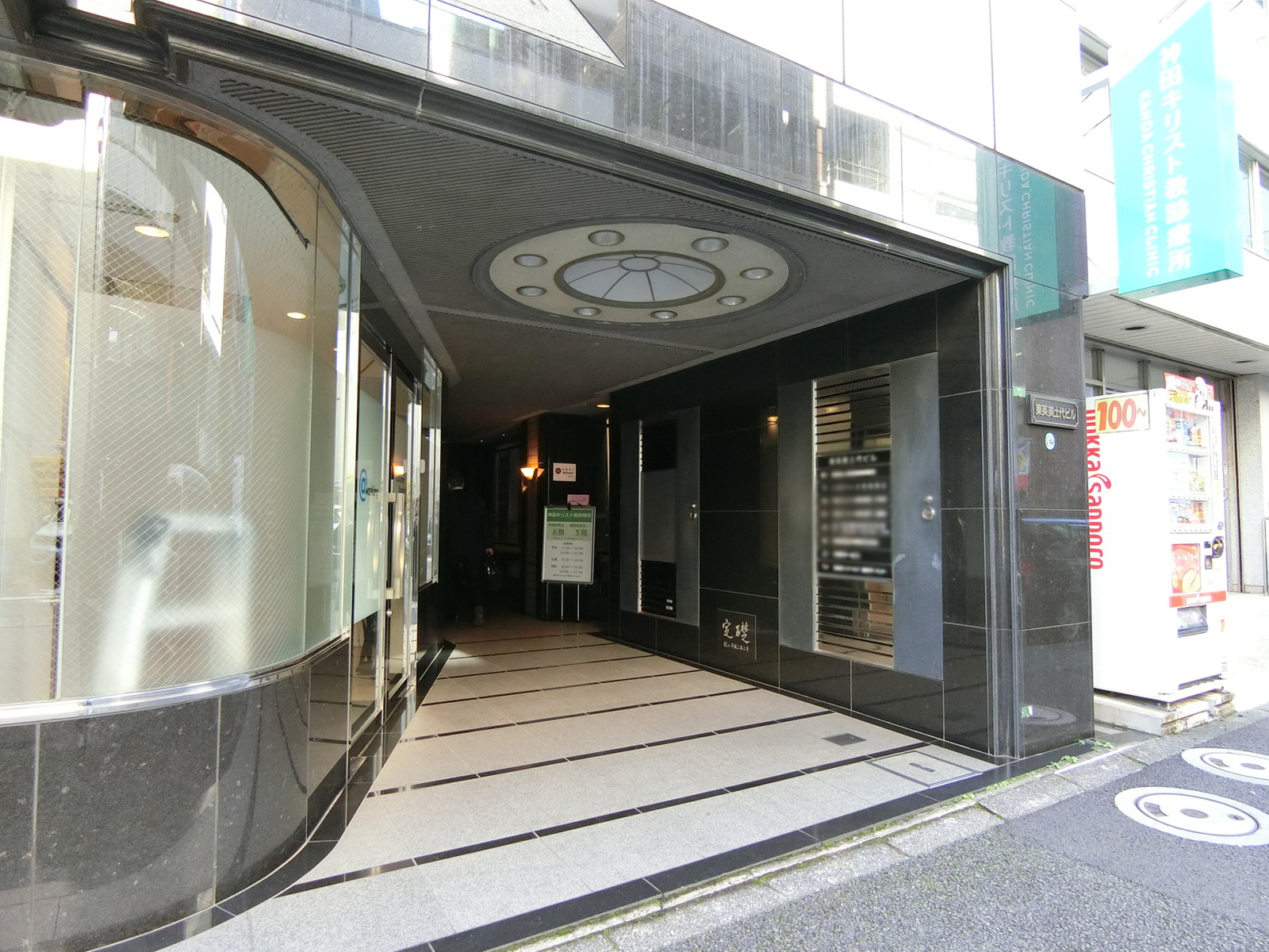 オフィスビル出入口