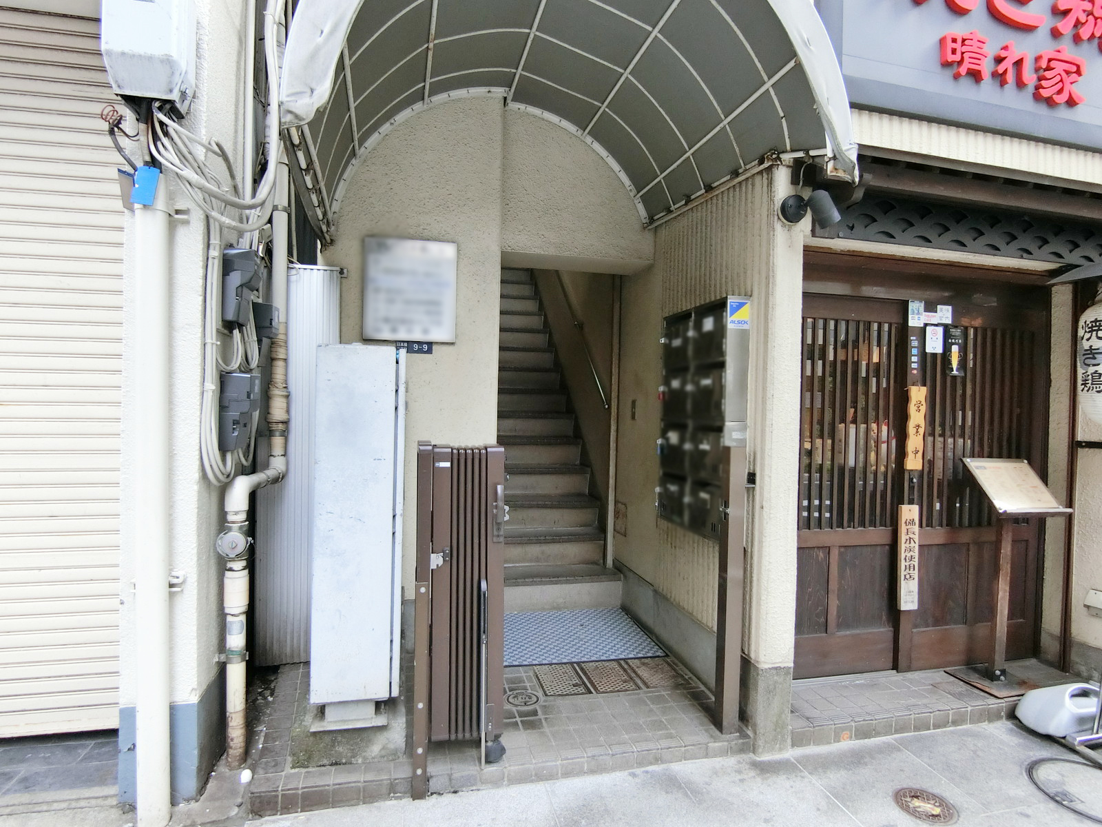 オフィスビル出入口